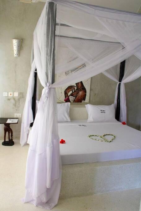 White Villa - Paparemo Beach Watamu Exterior photo