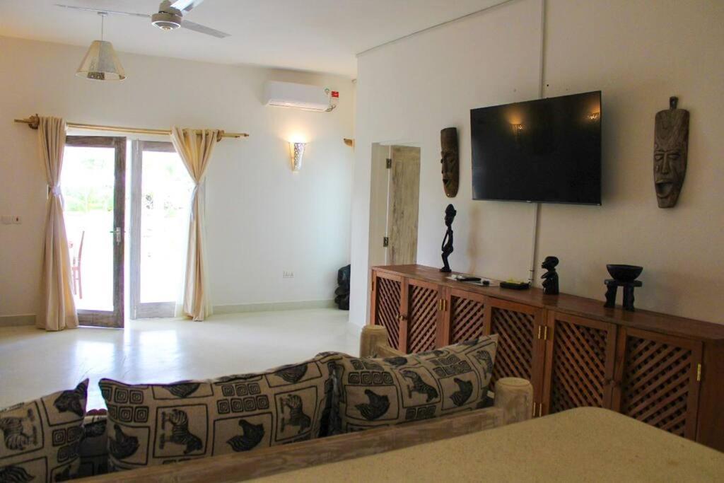 White Villa - Paparemo Beach Watamu Exterior photo
